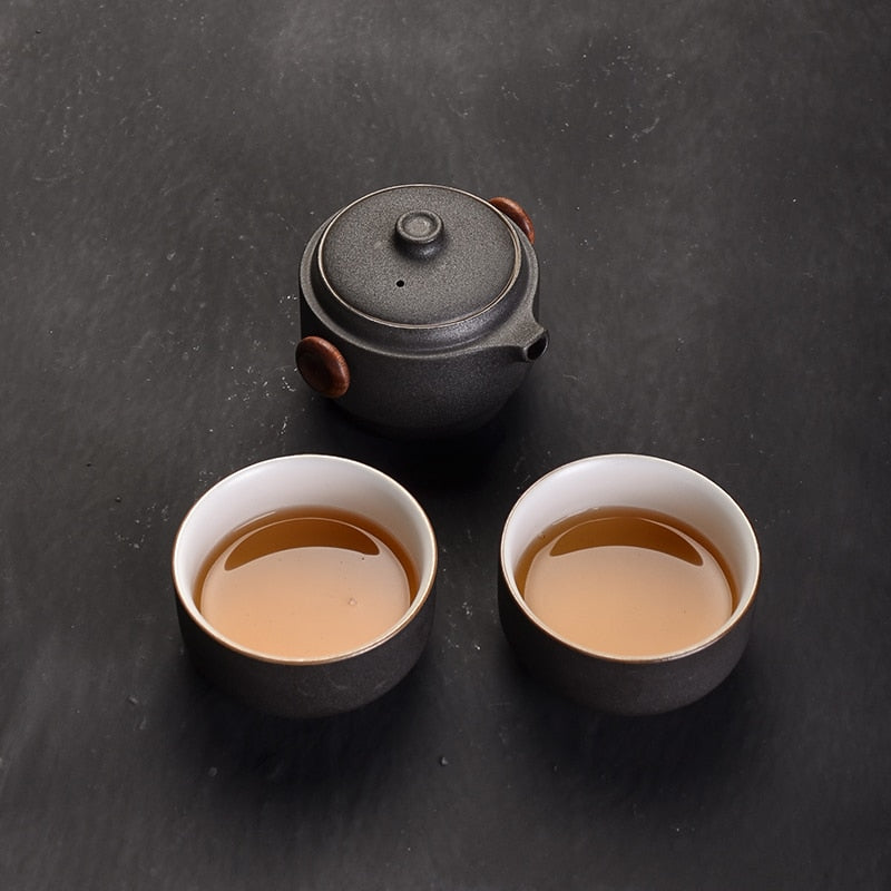 Théière avec 2 Tasses à Thé et Set de Voyage Hitomi (4 couleurs)