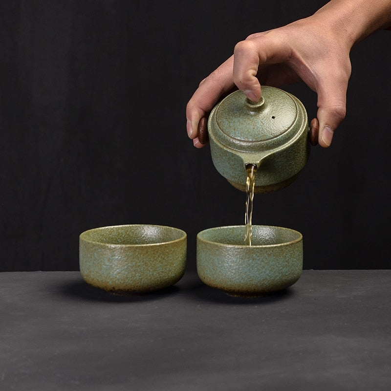 Théière avec 2 Tasses à Thé et Set de Voyage Hitomi (4 couleurs)