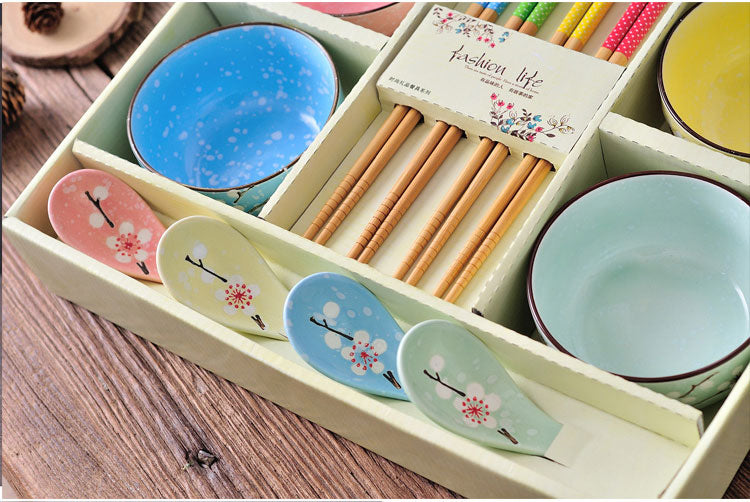 4 Bols, 4 Paires de Baguettes et 4 Cuillères Set Mita (5 couleurs)