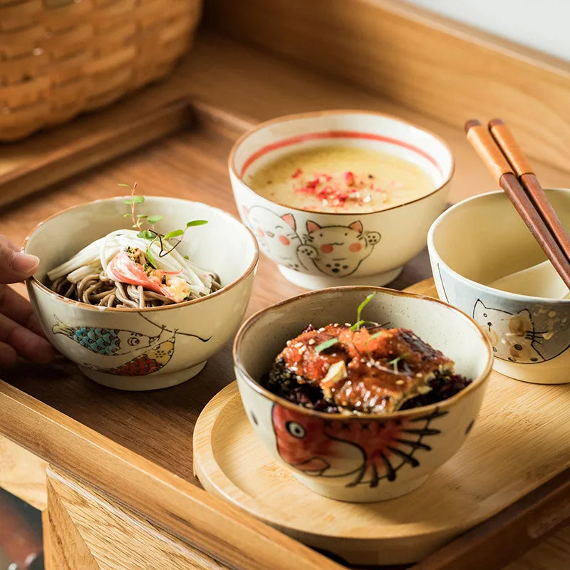 Repas japonais servi dans les bols Tashirojima