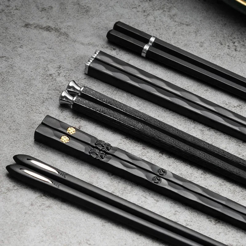 Les cinq designs des baguettes noires Matsue
