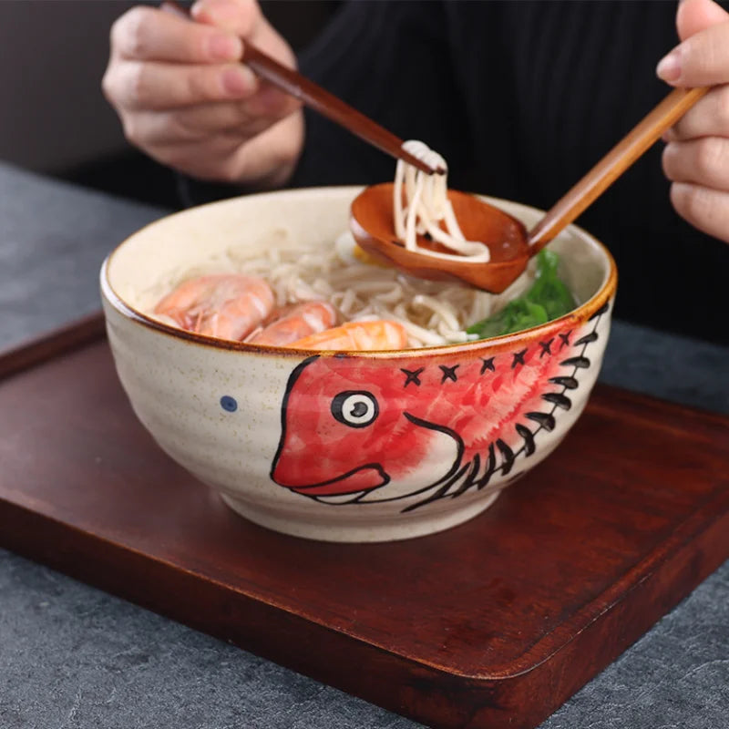 Bol à ramen Akashi rouge garni de nouilles