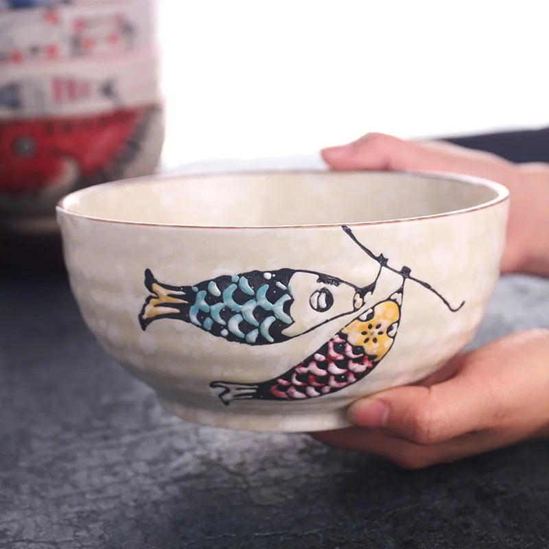 Bol à ramen Ojiya tenu en main