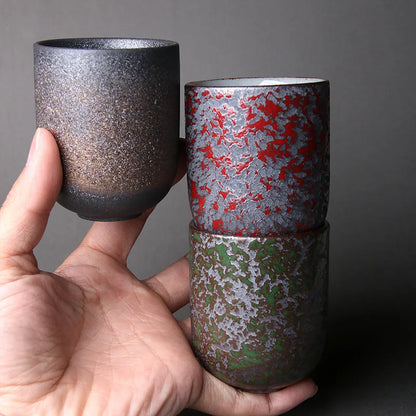 Tasses Shigaraki empilées