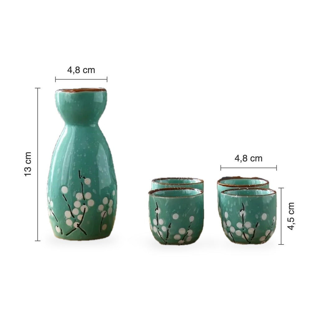 Dimensions du service à saké Kairaku : carafe 13 cm, coupe 4,8 x 4,5 cm